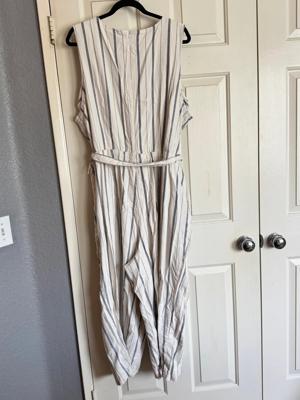 Lane Bryant Striped Sleeveless Jumpsuit in Cream and Navy - Picture 2 of 4